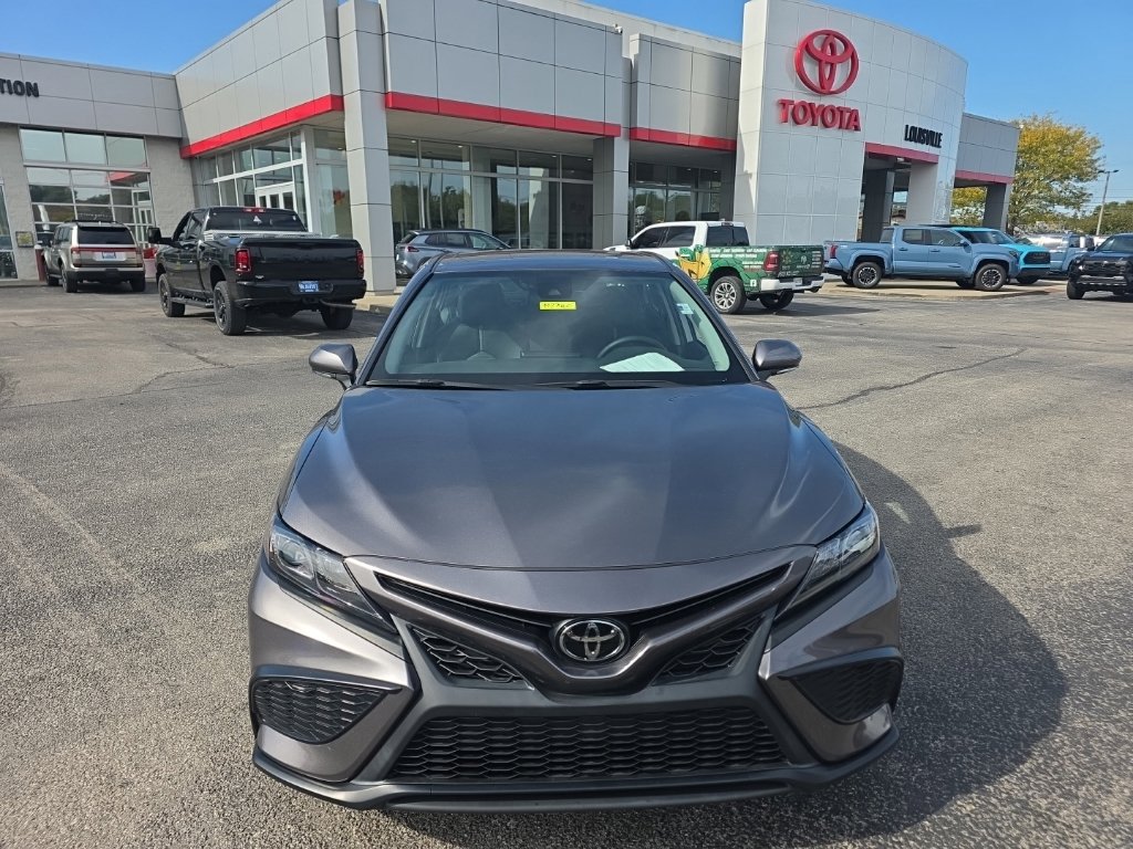 Used 2024 Toyota Camry SE FWD image 2