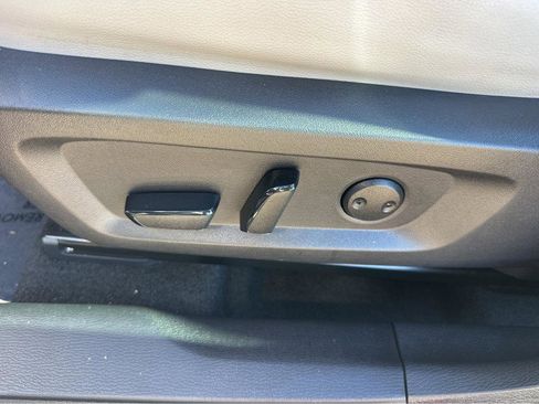 Used 2023 Mitsubishi Outlander SEL image 33