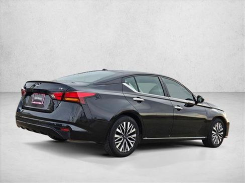Used 2024 Nissan Altima 2.5 SV image 5