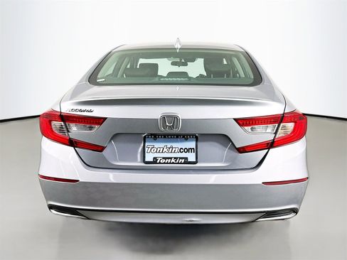 Used 2018 Honda Accord EX image 6