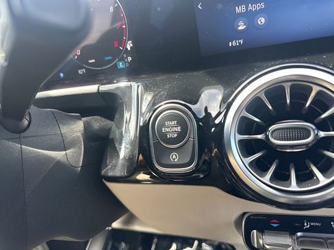 Used 2025 Mercedes-Benz GLA 250 image 21