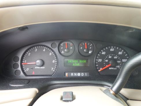 Used 2006 Ford Taurus SE FWD image 16