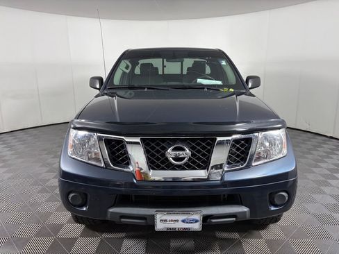 Used 2019 Nissan Frontier SV image 2