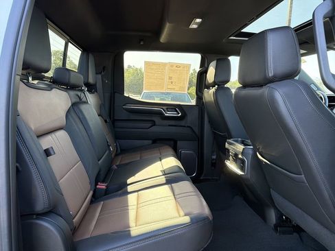 Used 2023 Chevrolet Silverado 1500 High Country w/ High Country Premium Package AWD/4WD image 14