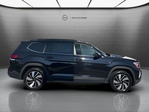 Used 2024 Volkswagen Atlas SE image 2