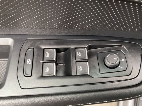 Used 2025 Volkswagen Atlas SE image 13