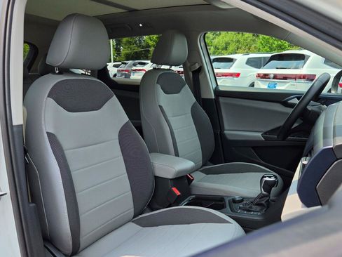 Certified 2022 Volkswagen Taos SE w/ Panoramic Sunroof Package AWD/4WD image 52