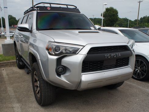 Used 2021 Toyota 4Runner TRD Off-Road Premium w/ Moonroof Package AWD/4WD image 3