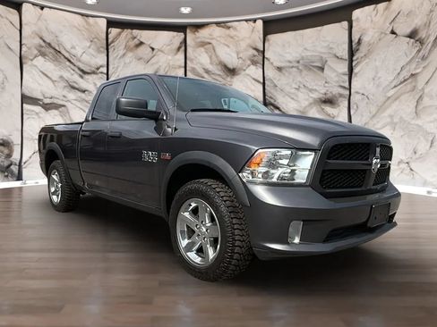 Used 2017 RAM 1500 Express w/ Express Value Package AWD/4WD image 2