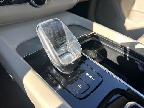 Used 2025 Volvo XC60 B5 Ultra w/ Protection Package Premier image 19