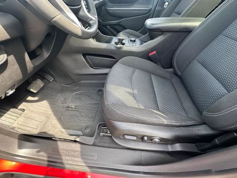 Certified 2022 GMC Terrain SLE w/ Driver Convenience Package AWD/4WD image 9