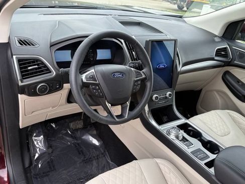 Certified 2024 Ford Edge Titanium AWD/4WD image 10
