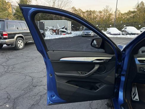 Used 2017 BMW X1 xDrive28i w/ Premium Package image 5