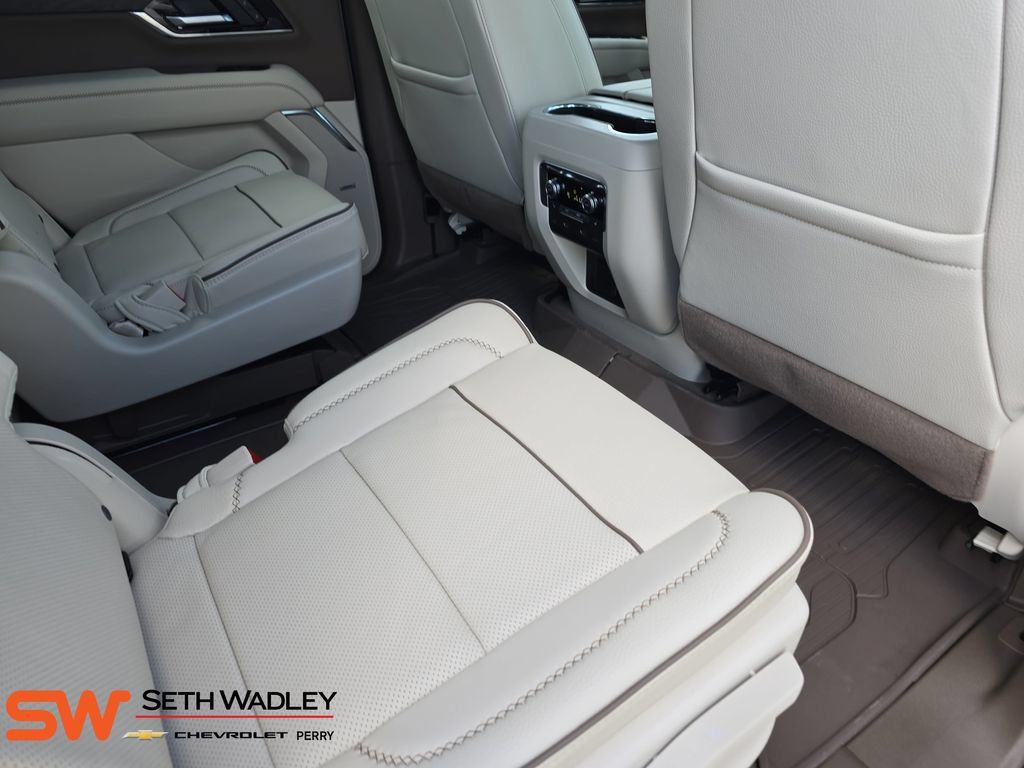 New 2026 GMC Yukon Denali w/ Denali Reserve Package AWD/4WD image 11