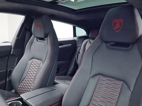 Used 2020 Lamborghini Urus image 31