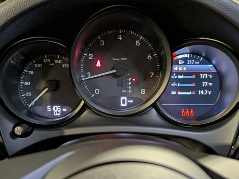 Certified 2025 Porsche Macan image 30