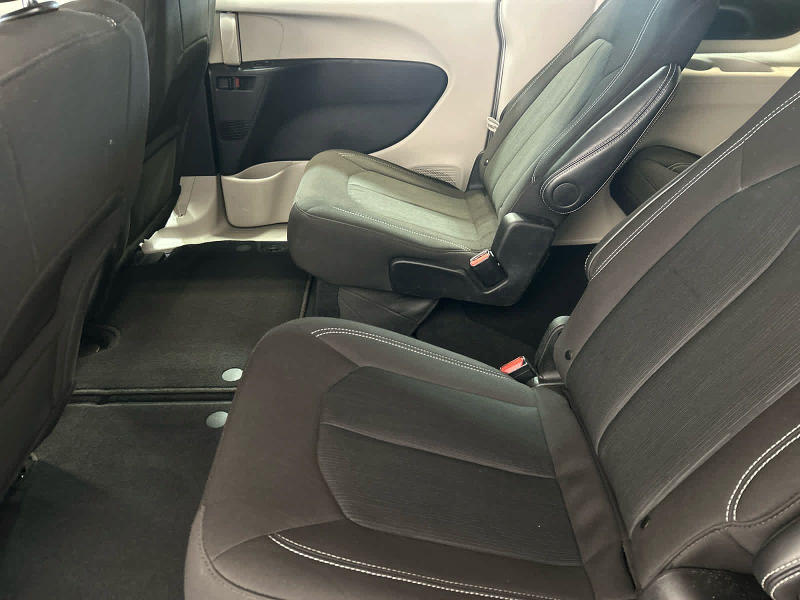 Used 2024 Chrysler Voyager LX FWD image 10