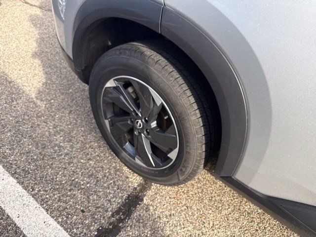 Used 2024 Nissan Rogue SV AWD/4WD image 4