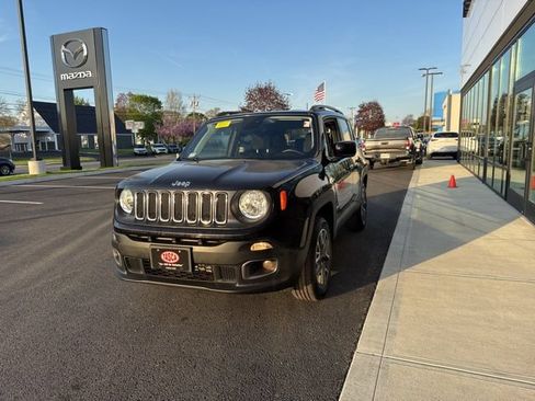 Used 2018 Jeep Renegade Latitude w/ Cold Weather Group AWD/4WD image 6