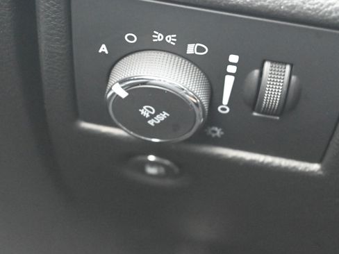 Used 2022 Jeep Grand Cherokee Limited AWD/4WD image 26