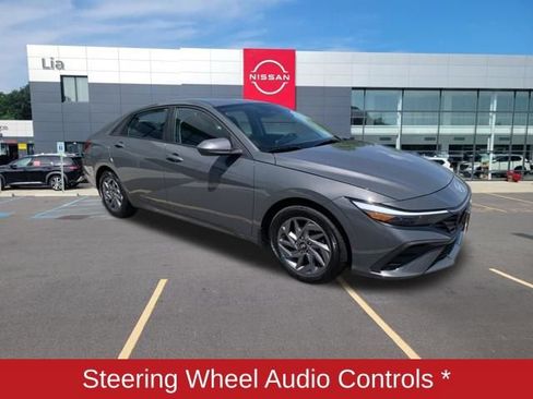 Used 2024 Hyundai Elantra SEL FWD image 8