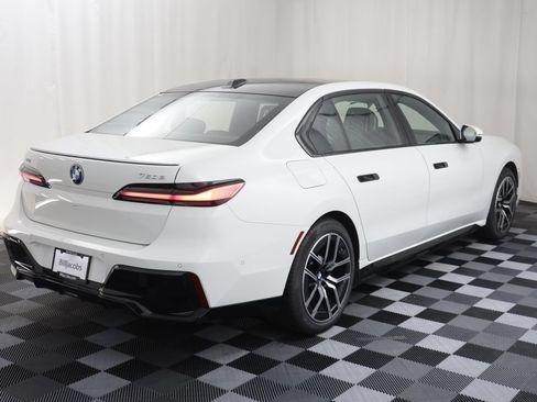 Used 2026 BMW 750e xDrive w/ Autobahn Package AWD/4WD image 20