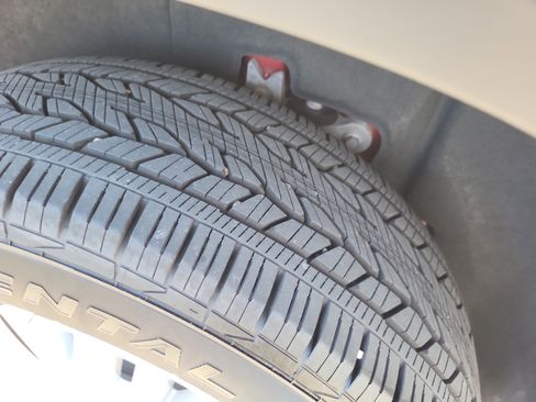 Used 2024 GMC Acadia Elevation image 27