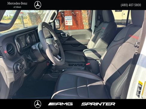 Used 2025 Jeep Wrangler Unlimited Rubicon AWD/4WD image 8