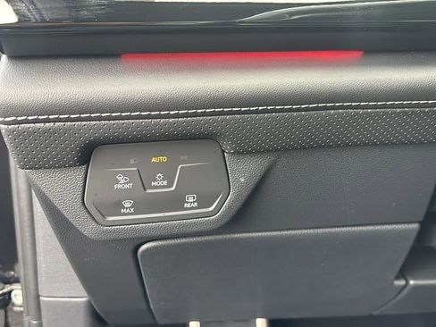 Used 2025 Volkswagen Atlas Cross Sport SEL Premium R-Line image 15