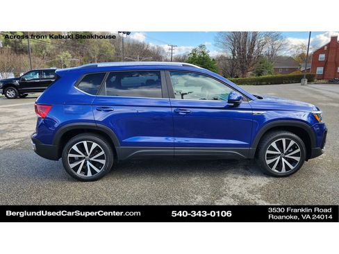 Used 2022 Volkswagen Taos SE image 3