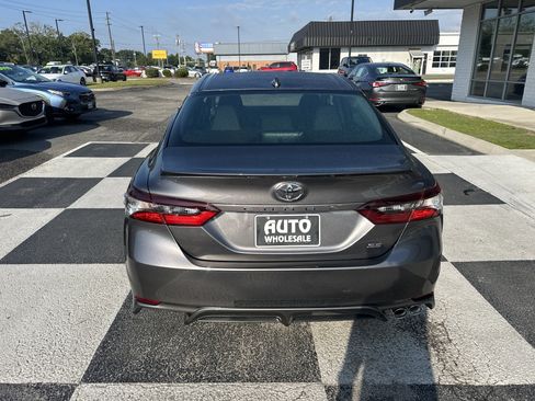 Used 2024 Toyota Camry SE w/ Convenience Package FWD image 4