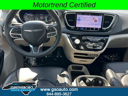 Used 2024 Chrysler Pacifica Touring-L FWD image 21