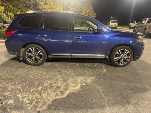 Used 2017 Nissan Pathfinder Platinum w/ Family Entertainment Package image 8