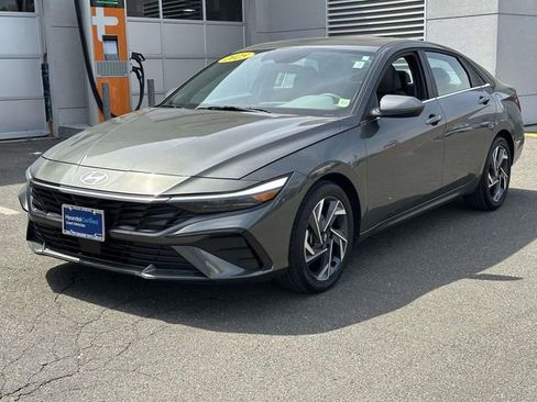 Used 2025 Hyundai Elantra SEL image 4