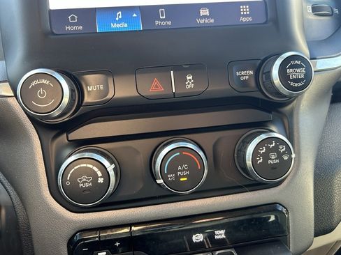 Used 2022 RAM 3500 Big Horn image 23