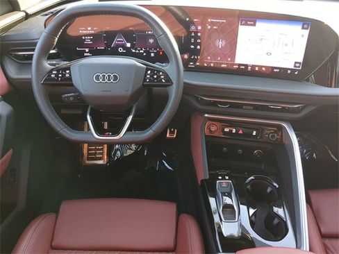 Used 2025 Audi SQ5 Prestige w/ Prestige Package image 14