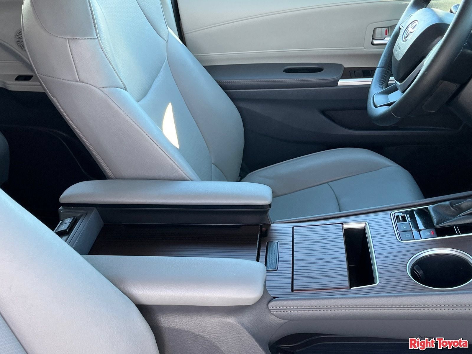 Certified 2024 Toyota Sienna XLE FWD image 14