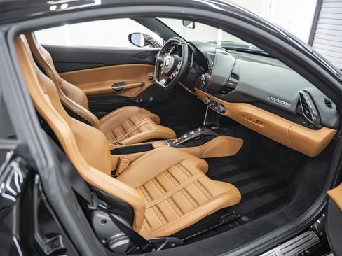 Used 2016 Ferrari 488 GTB RWD image 27