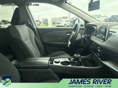 Used 2022 Nissan Rogue SV AWD/4WD image 2