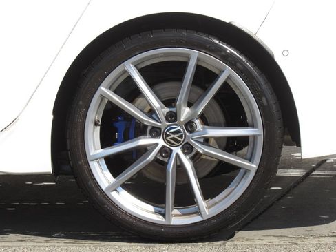 Used 2024 Volkswagen Golf R AWD/4WD image 10
