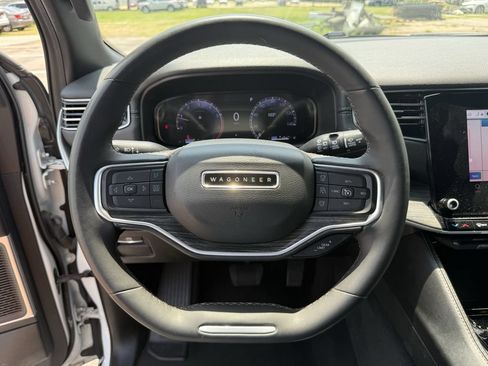 Used 2024 Jeep Wagoneer Series II w/ Flexible Seating Group AWD/4WD image 14