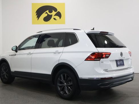 Used 2022 Volkswagen Tiguan SE w/ Panoramic Sunroof Package AWD/4WD image 9
