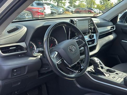 Used 2020 Toyota Highlander LE image 23