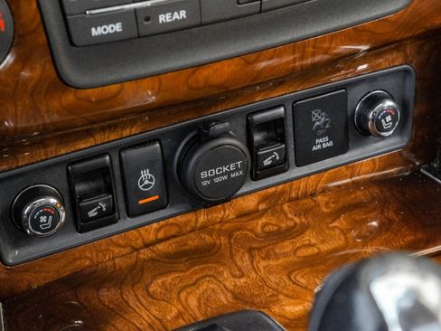 Used 2016 INFINITI QX80 4WD w/ Deluxe Technology Package image 29