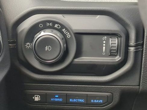 Used 2024 Jeep Wrangler Unlimited Sahara AWD/4WD image 25