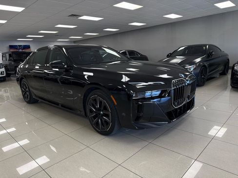 Used 2023 BMW 760i xDrive image 9