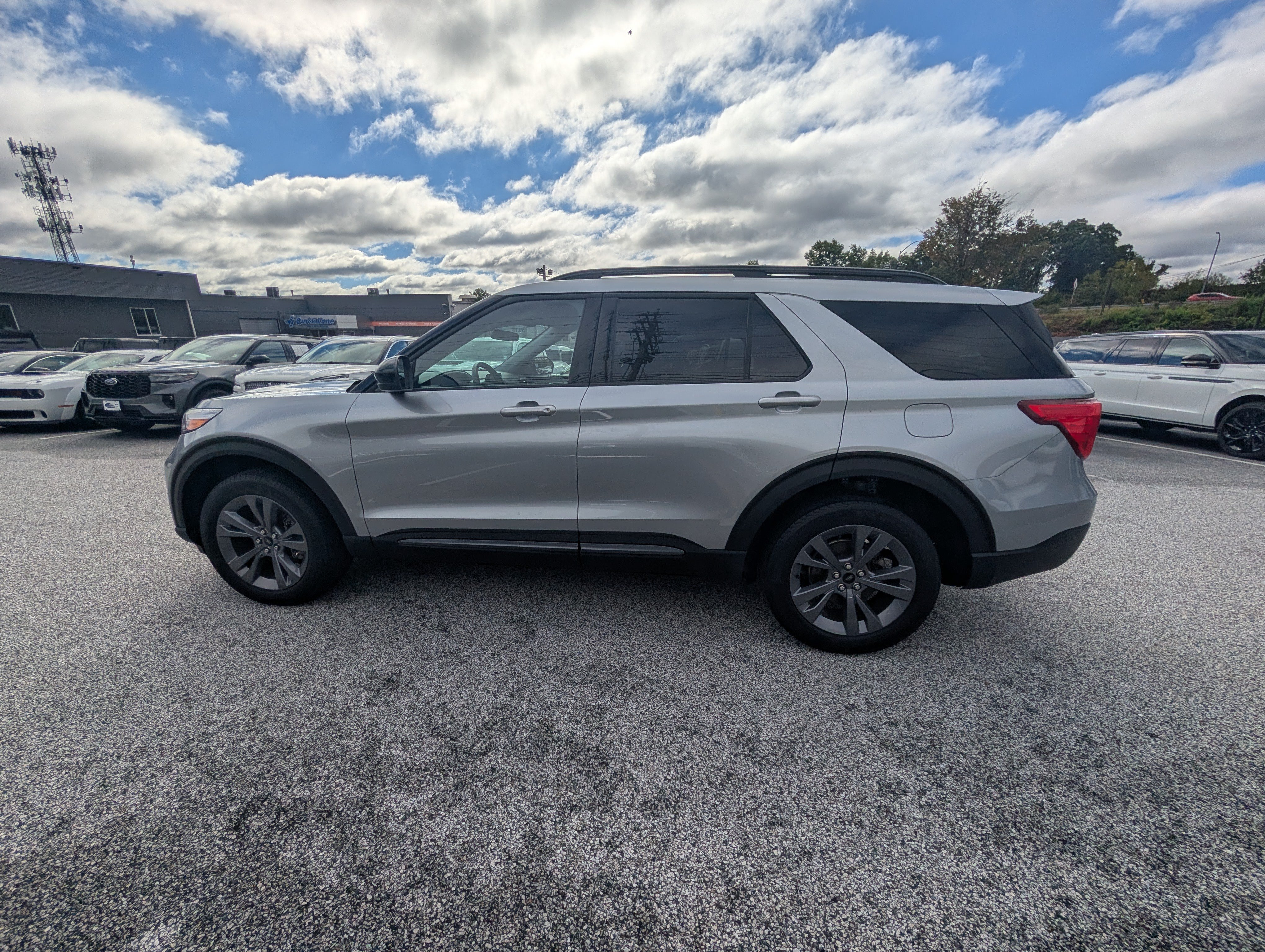 Certified 2023 Ford Explorer XLT w/ Equipment Group 202A AWD/4WD image 3