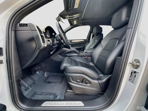 Certified 2023 Porsche Cayenne Platinum Edition AWD/4WD image 5