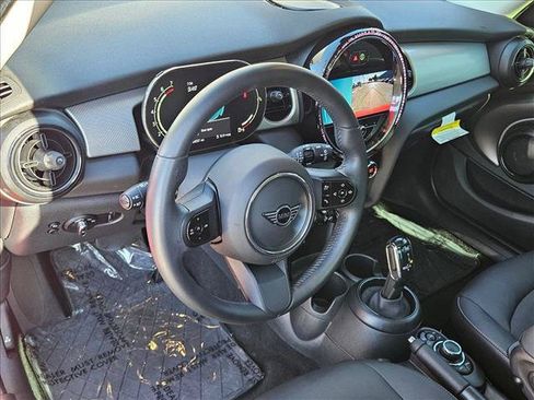 Used 2024 MINI Cooper 4-Door Hardtop FWD image 10