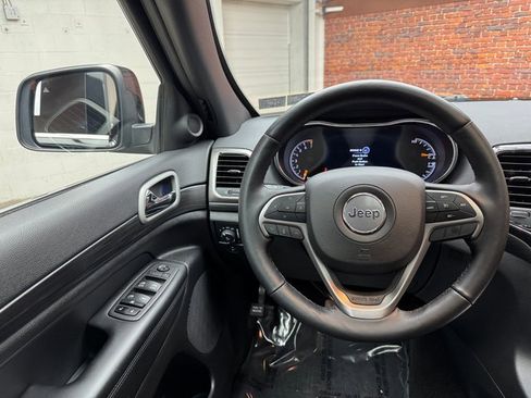 Used 2022 Jeep Grand Cherokee Laredo X image 14